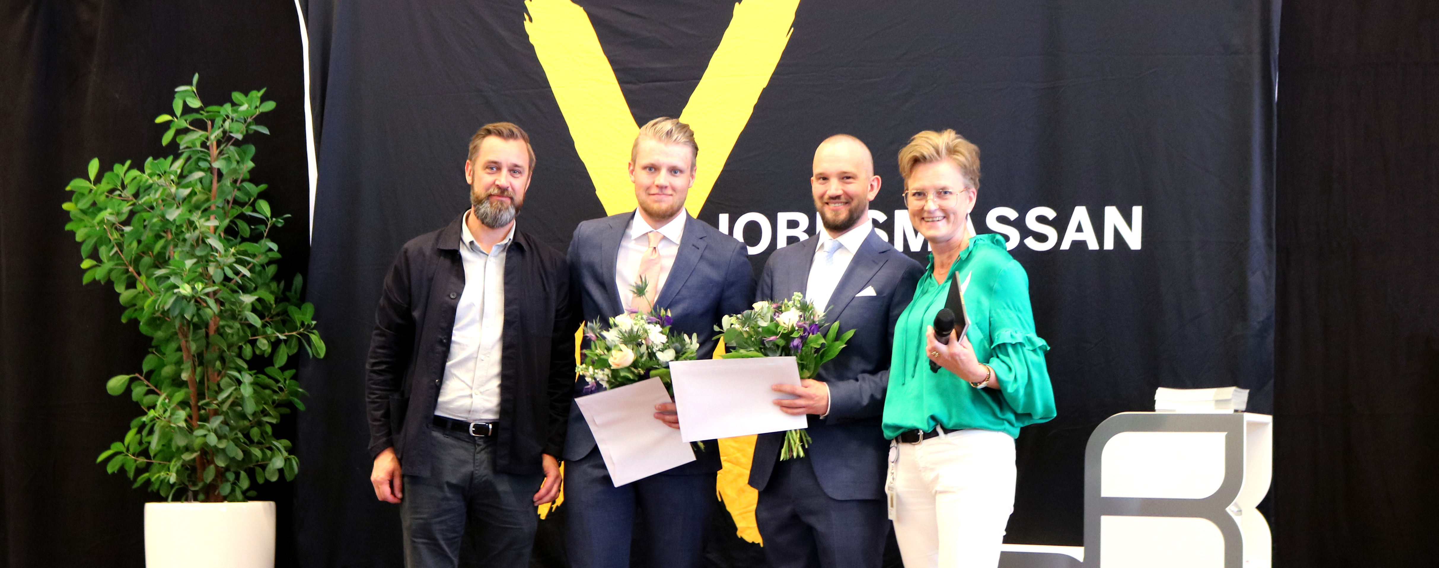 Från vänster VD Henrik Gustafsson, Eric Fransson, Oliver Eriksson och LogPoints Affärsutvecklare Caisa Björndal.  